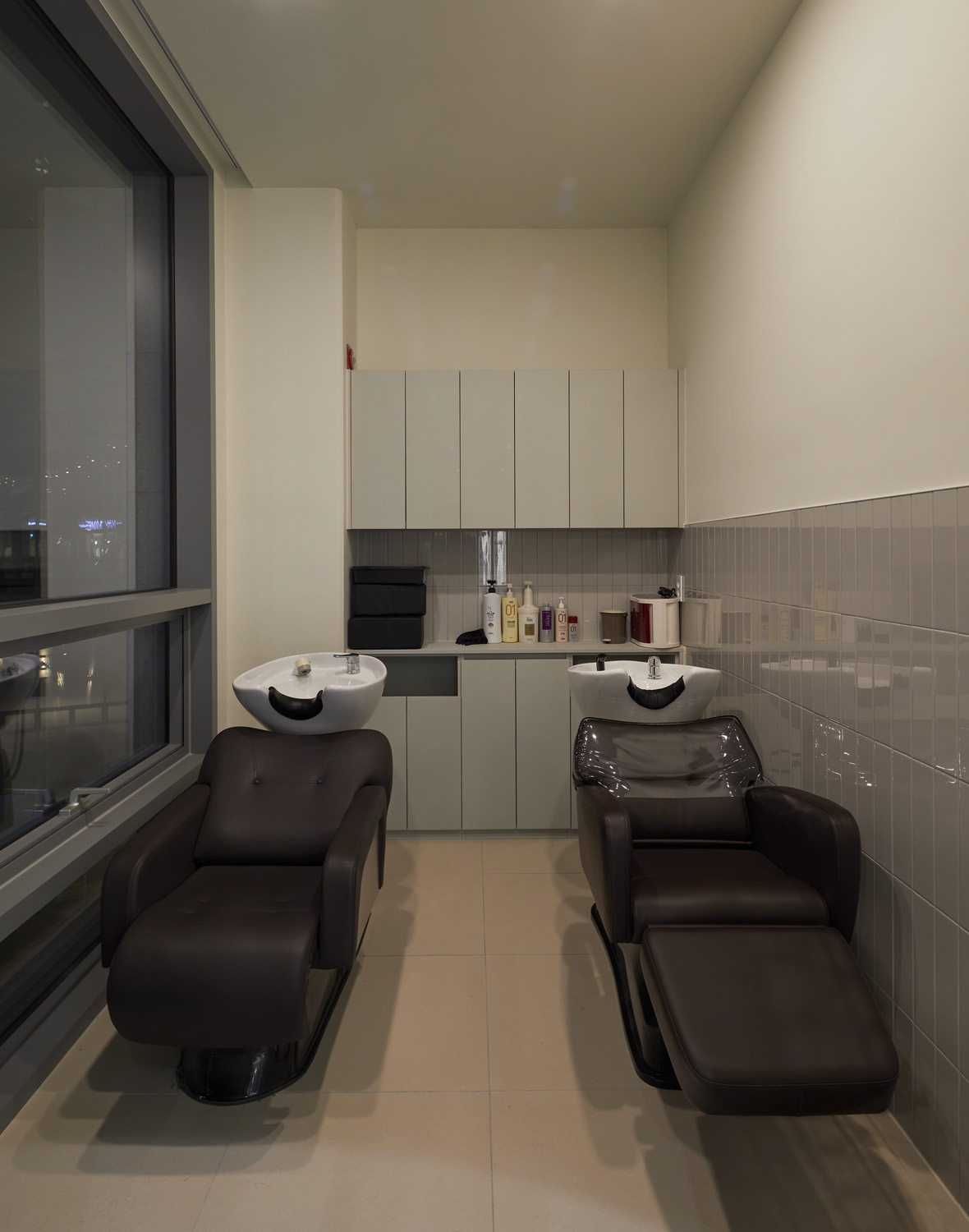 20 平米美容室，现代简约风的设计魅力-11