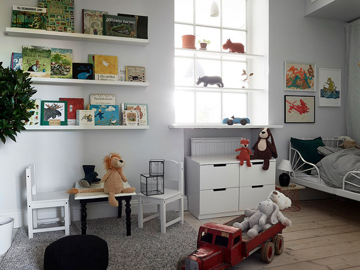 多彩内饰与内部窗户打造独特斯堪的纳维亚风格家居-17