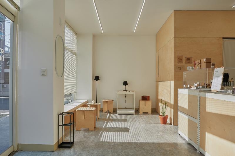 统一风格的 12 平米咖啡厅设计，彰显品牌魅力-3