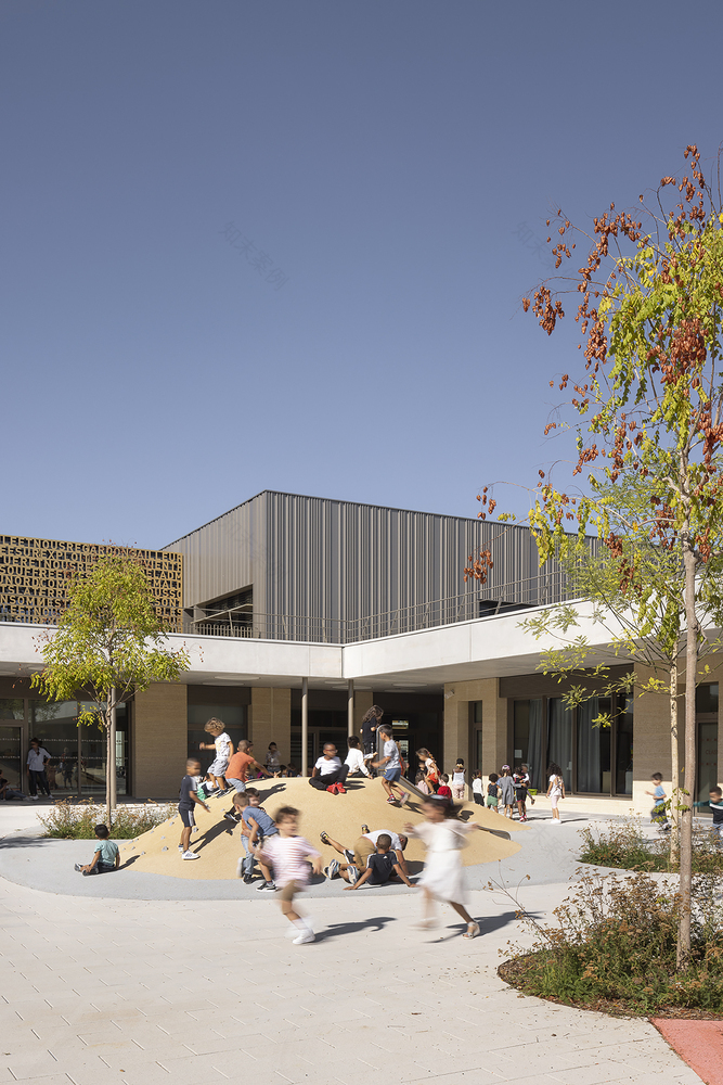 雅克·希拉克学校与体育馆-29