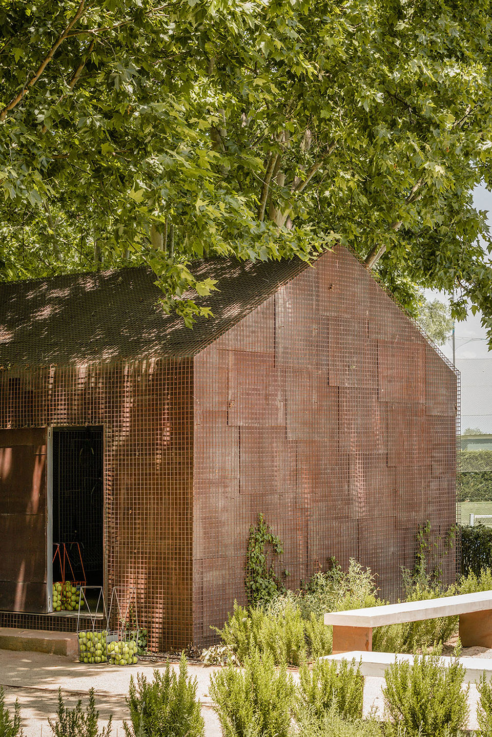 马德里网球学校后勤建筑 / BETA.ø architecture office-12