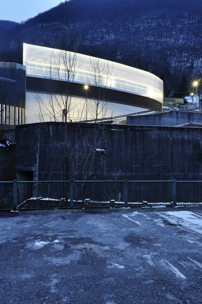 工厂重生 | 简约几何有机体,多变发光立面-35