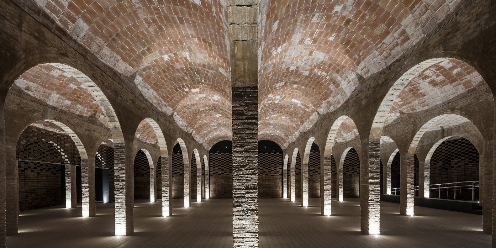 古堡水塔重生,历史与现代交融的公共空间-10