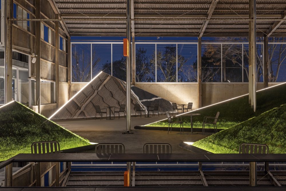 利用钢构和现有树木创造感受到时间流逝的咖啡馆设计丨戈者设计-10