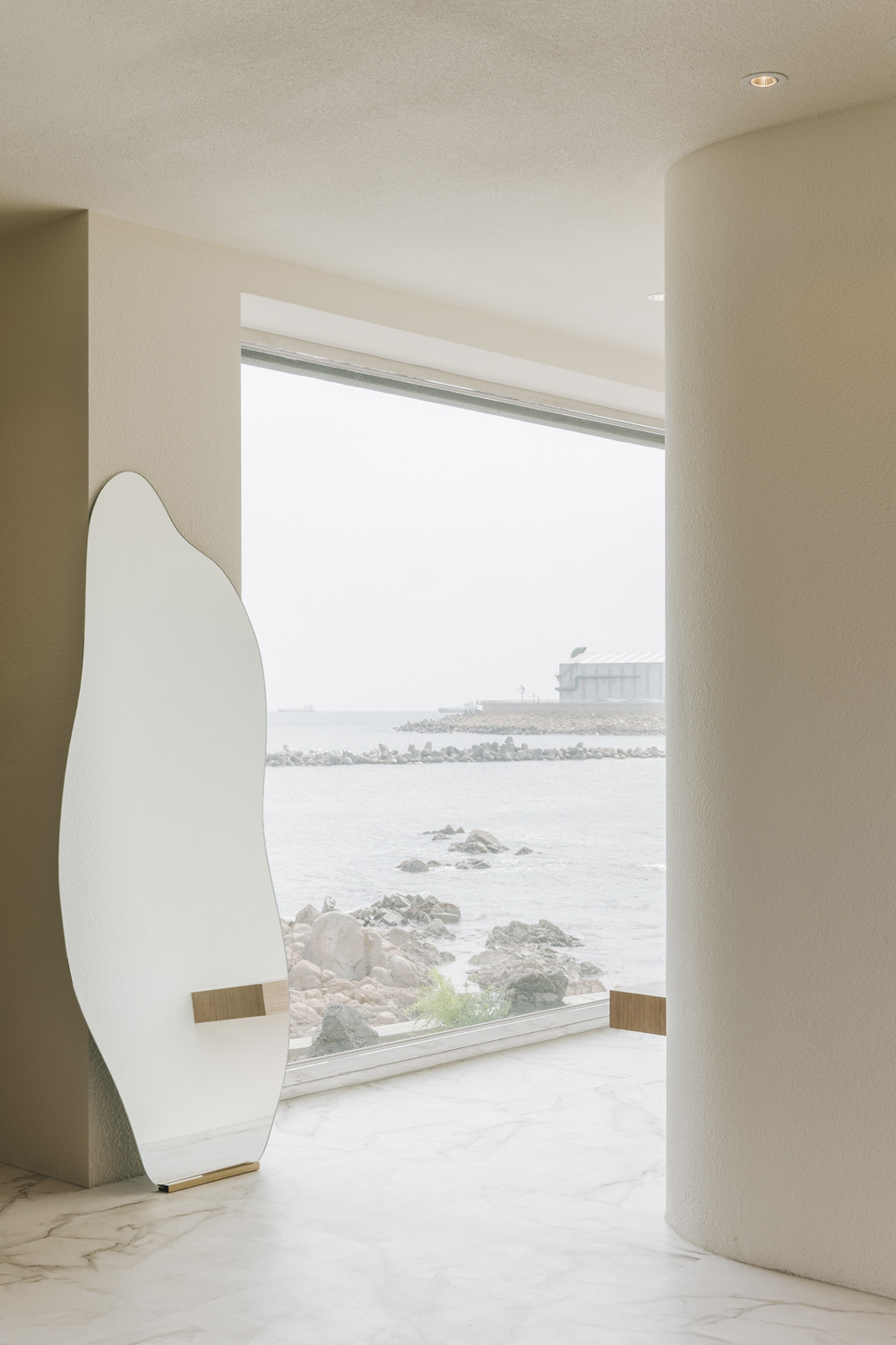 白色与木色迷你别墅设计，16 平米视听室惊艳亮相-13