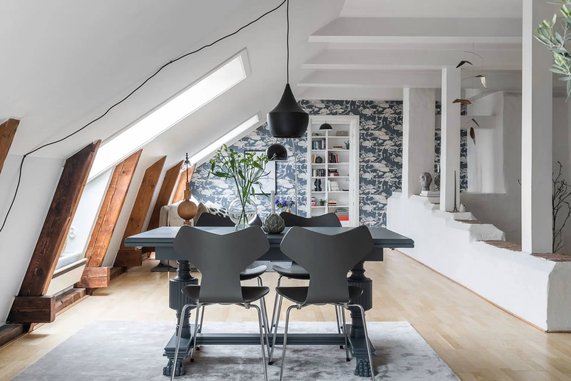 瑞典顶楼公寓的蓝色魅力-3