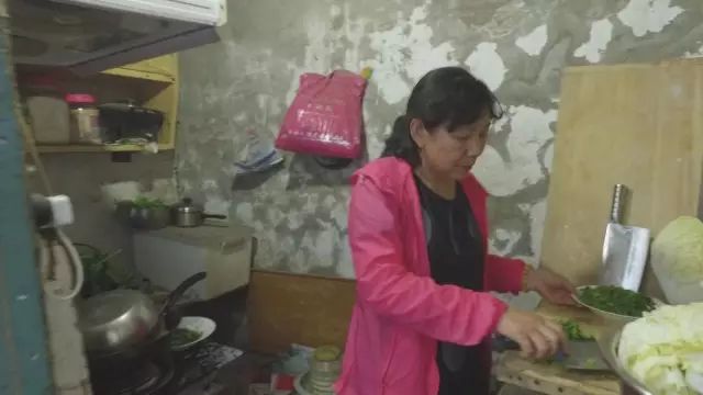 那些曾刷爆朋友圈的“爆改蜗居”，居住一年之后，后续惨状却是…-60