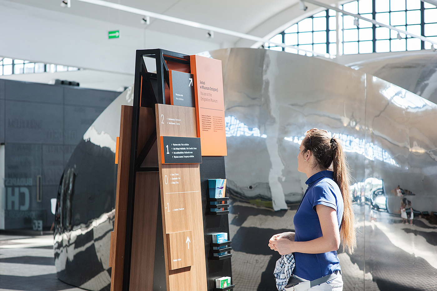 波波兰移民博物馆的导视设计-21