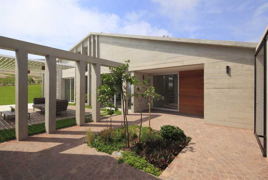 沙漠山丘中的 MW House | 绿意盎然、环境对话的休闲住宅-36