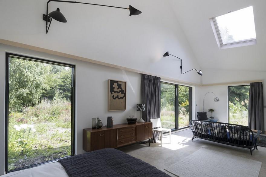 Blee Halligan Architects Transforms a Tired Brick Barn into Modern Accommodation-16
