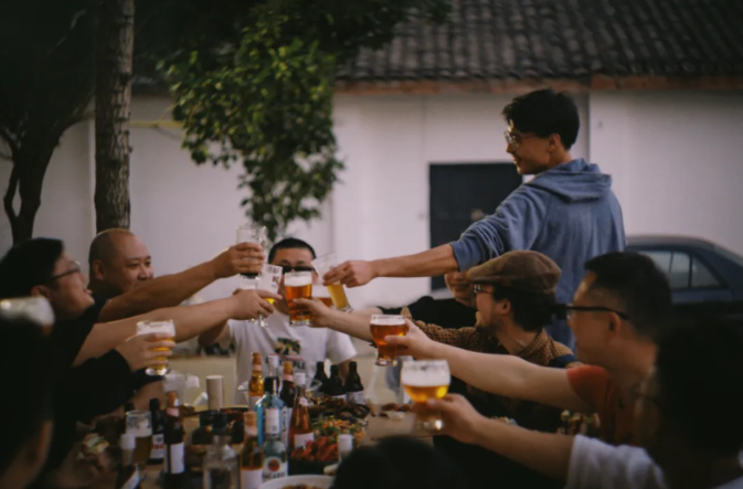 11 个陌生人同居 3 年,私生活首次曝光 | 看似佛系,实则野心勃勃-221