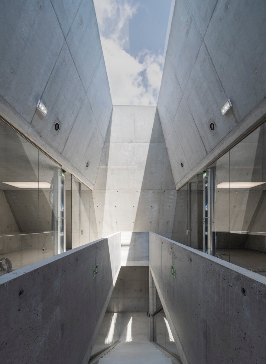 Gambit总部丨捷克丨KWK Promes-39