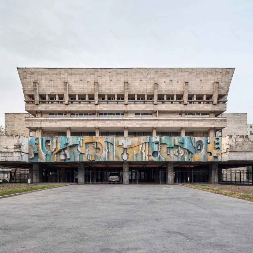 2021 年最佳建筑摄影项目 | 从马德里野兽派建筑到美信号棕榈树伪装塔-42