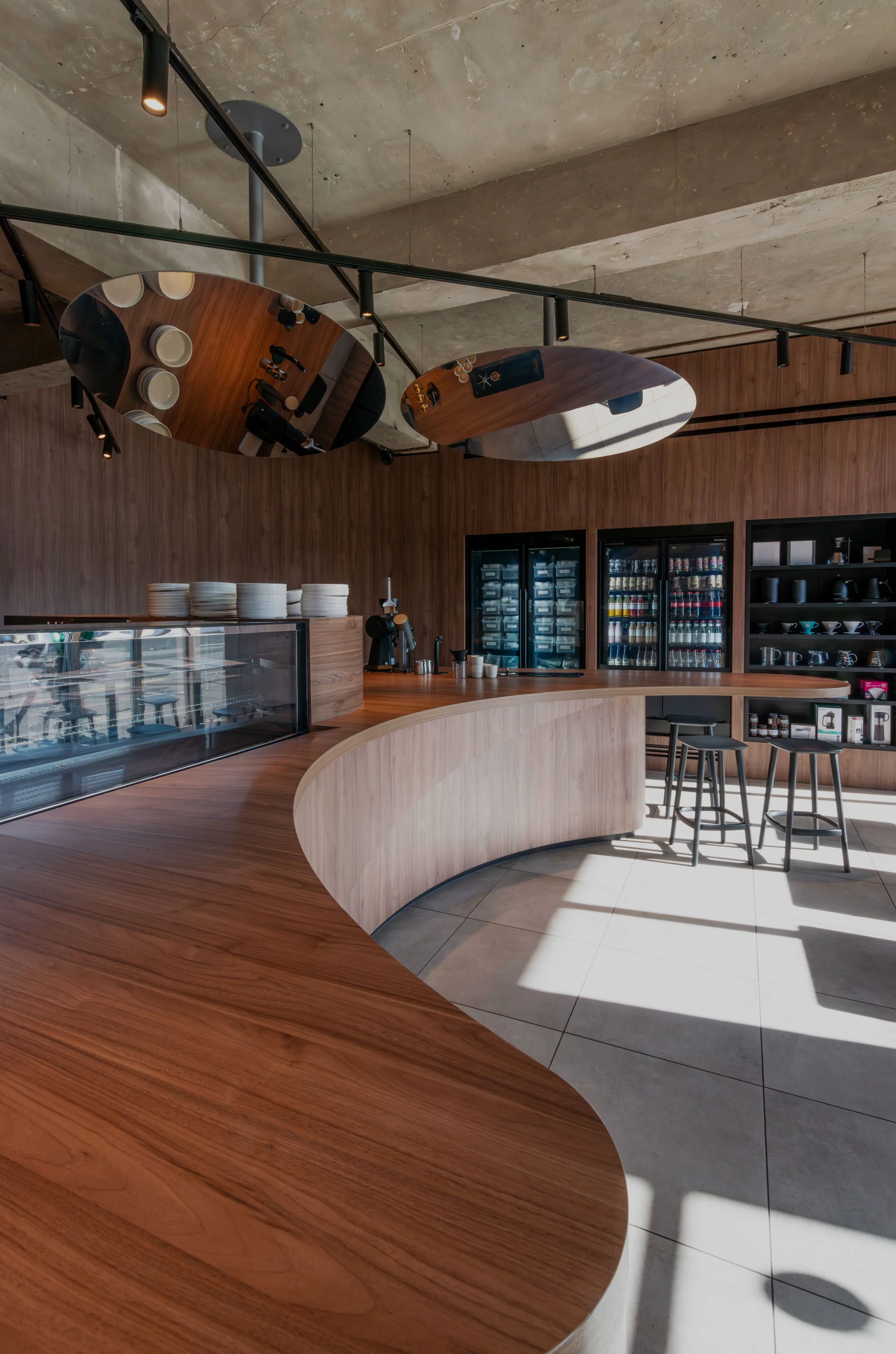 Toby's Estate Chippendale — Russell & George-1