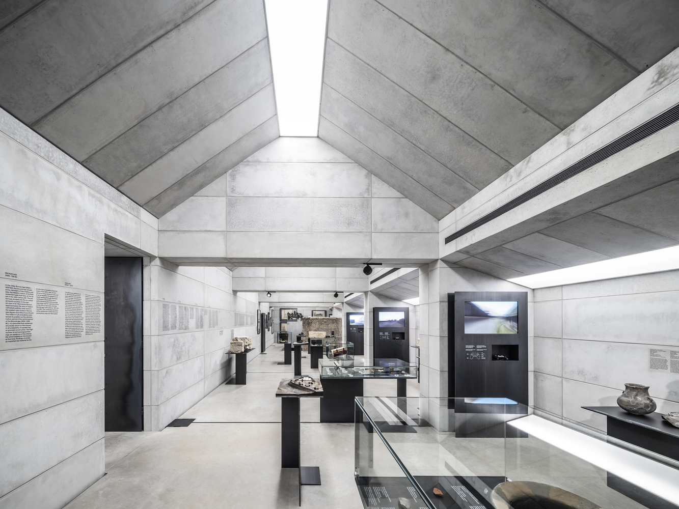 Exhibition Hall in the Attic of the Olomouc Archdiocesan Museum by Šépka architekti-21