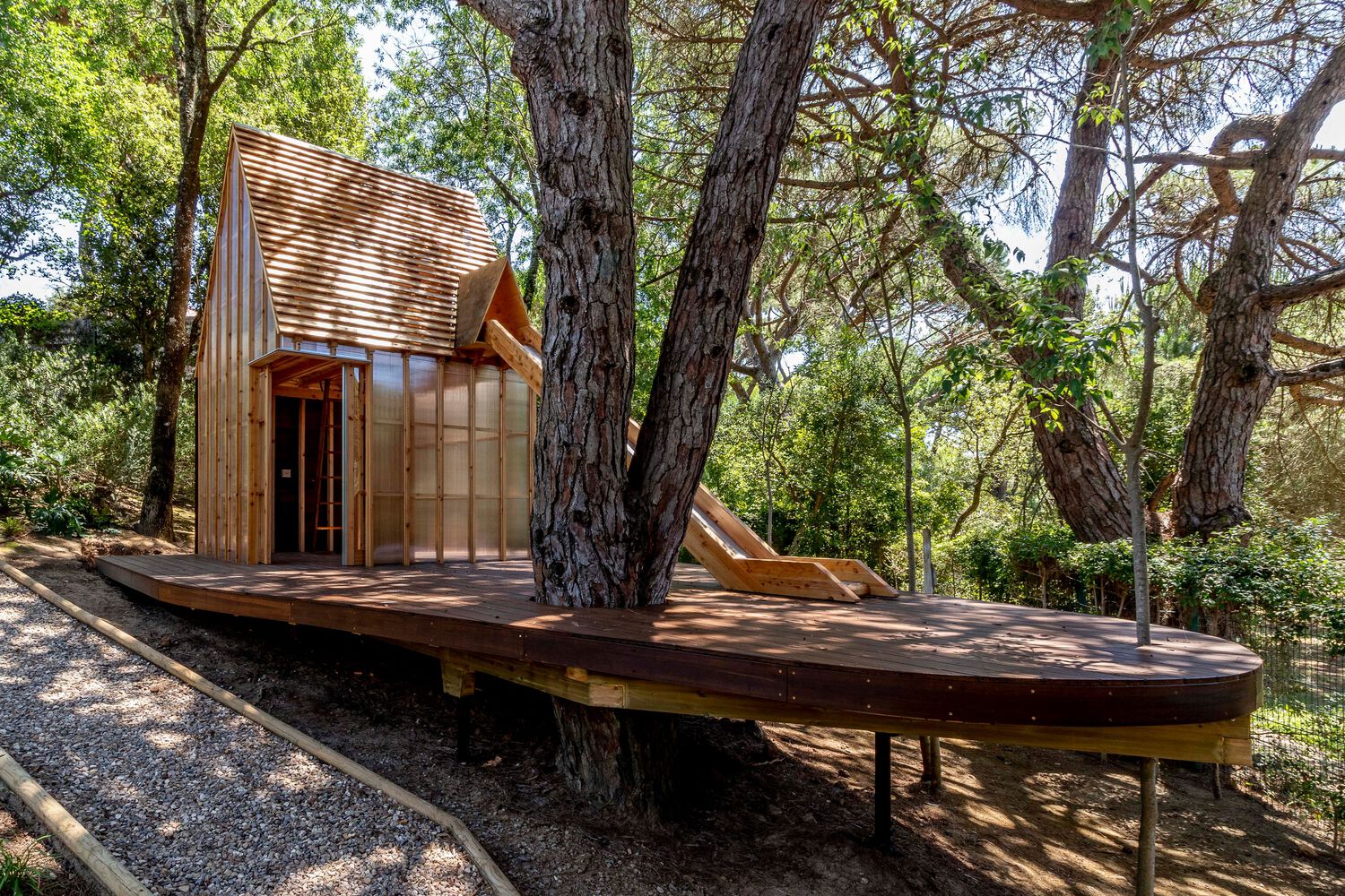 悬浮的木质雕像丨Patina Garden Studio-37