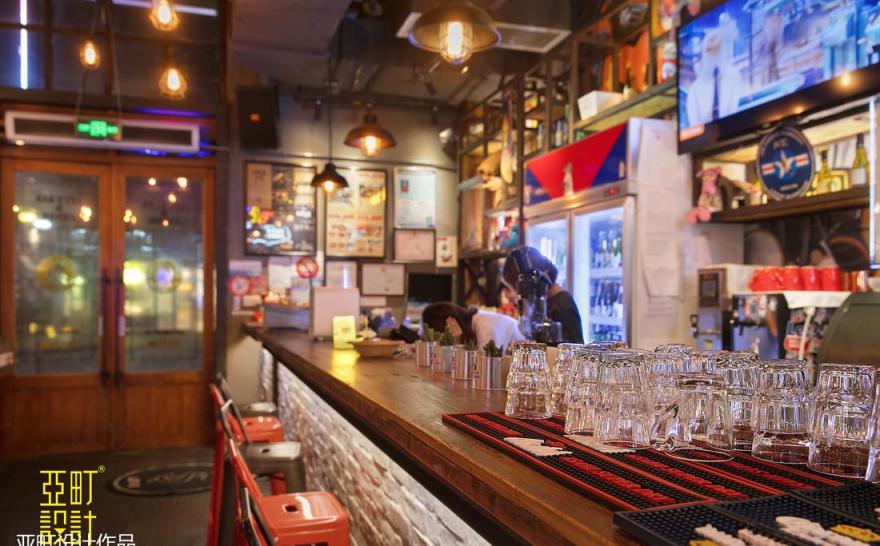 长沙美式餐吧设计 | 通透玻璃窗格,投影映射品牌形象-14