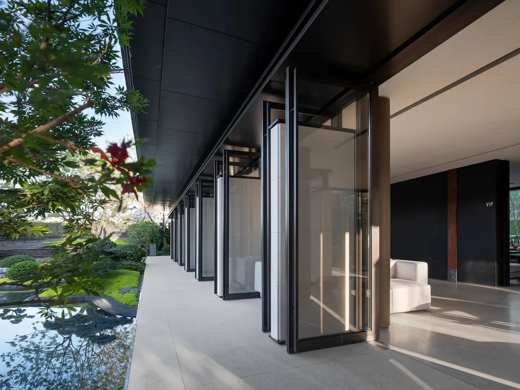 中南春风里售楼处 | 融合中西文化的现代园林空间-3