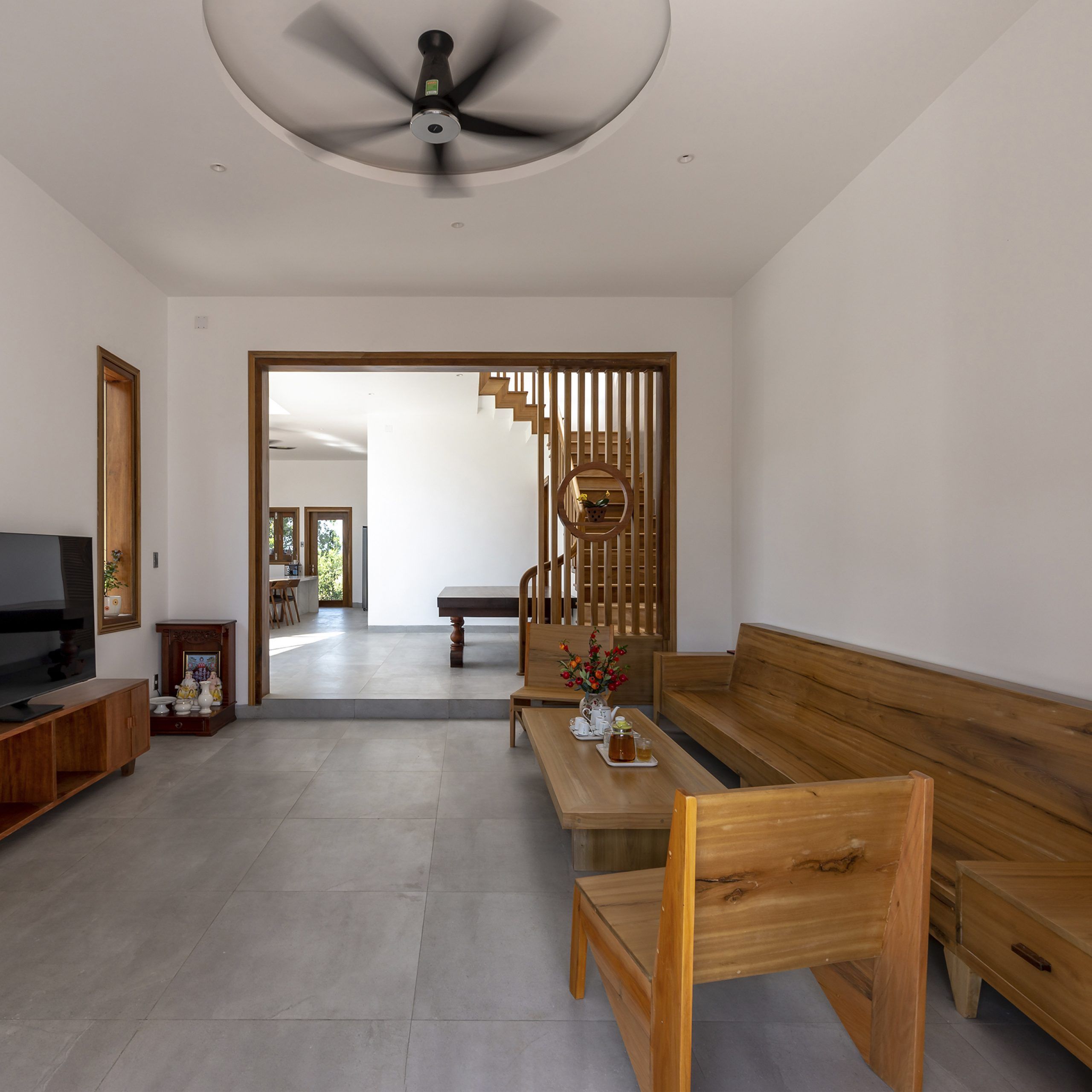 越南 Song Hinh 住宅 | 融合室外景观与室内设计的现代家庭住宅-27