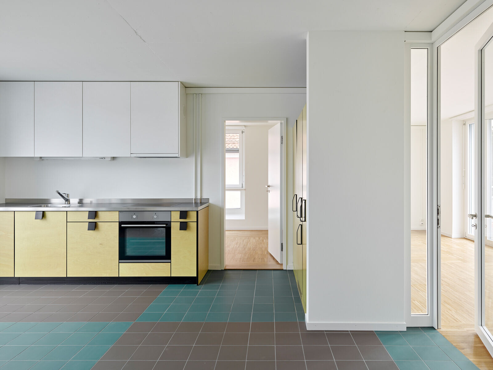 瑞士苏黎世 Freihofstrasse 公寓楼 | 简约实用，新老建筑交融-17