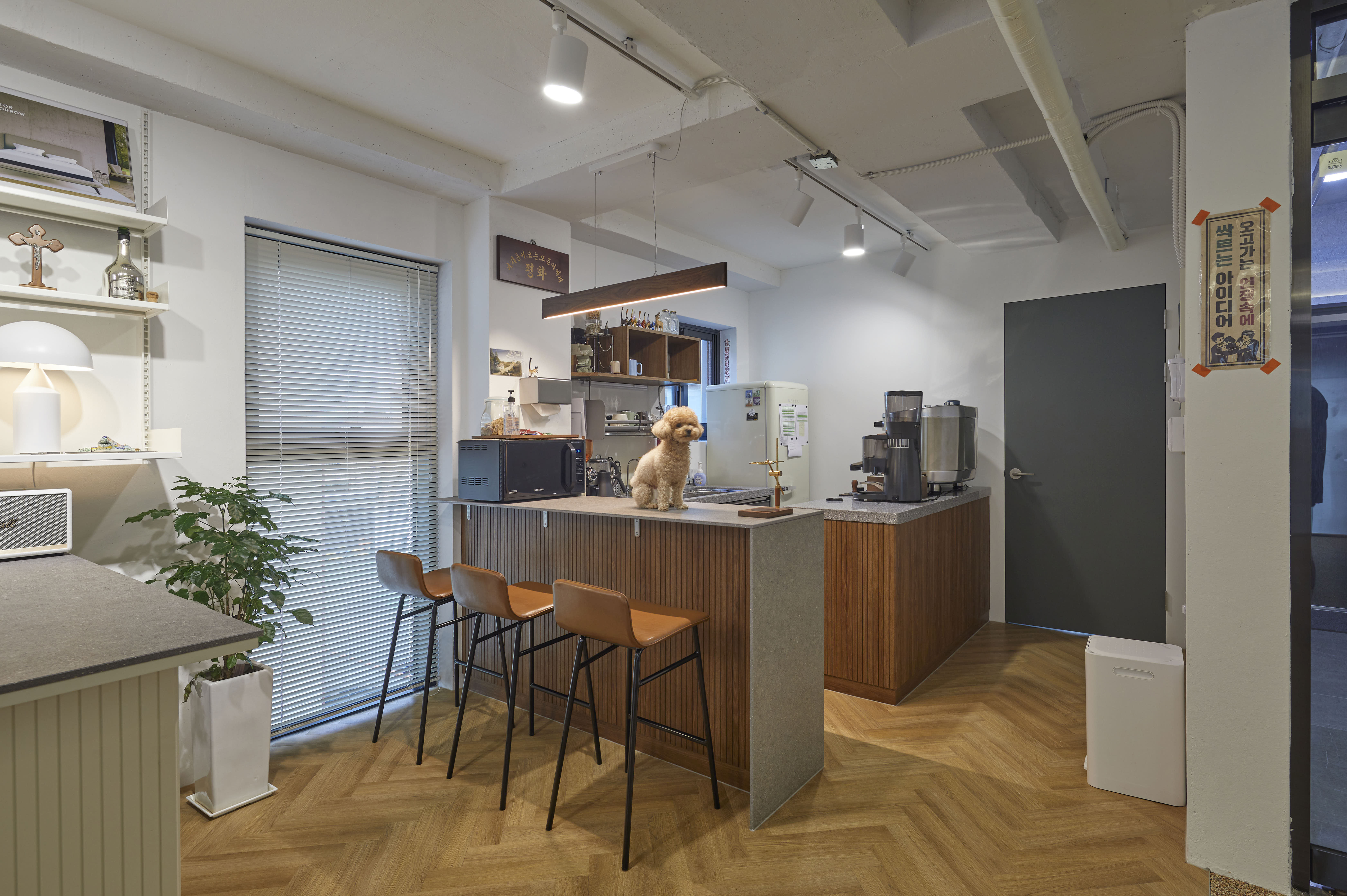 极简 24 平米办公空间设计-9