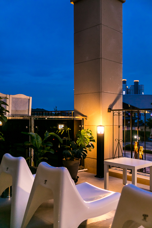 11 平简约咖啡厅，展现小空间大魅力-8