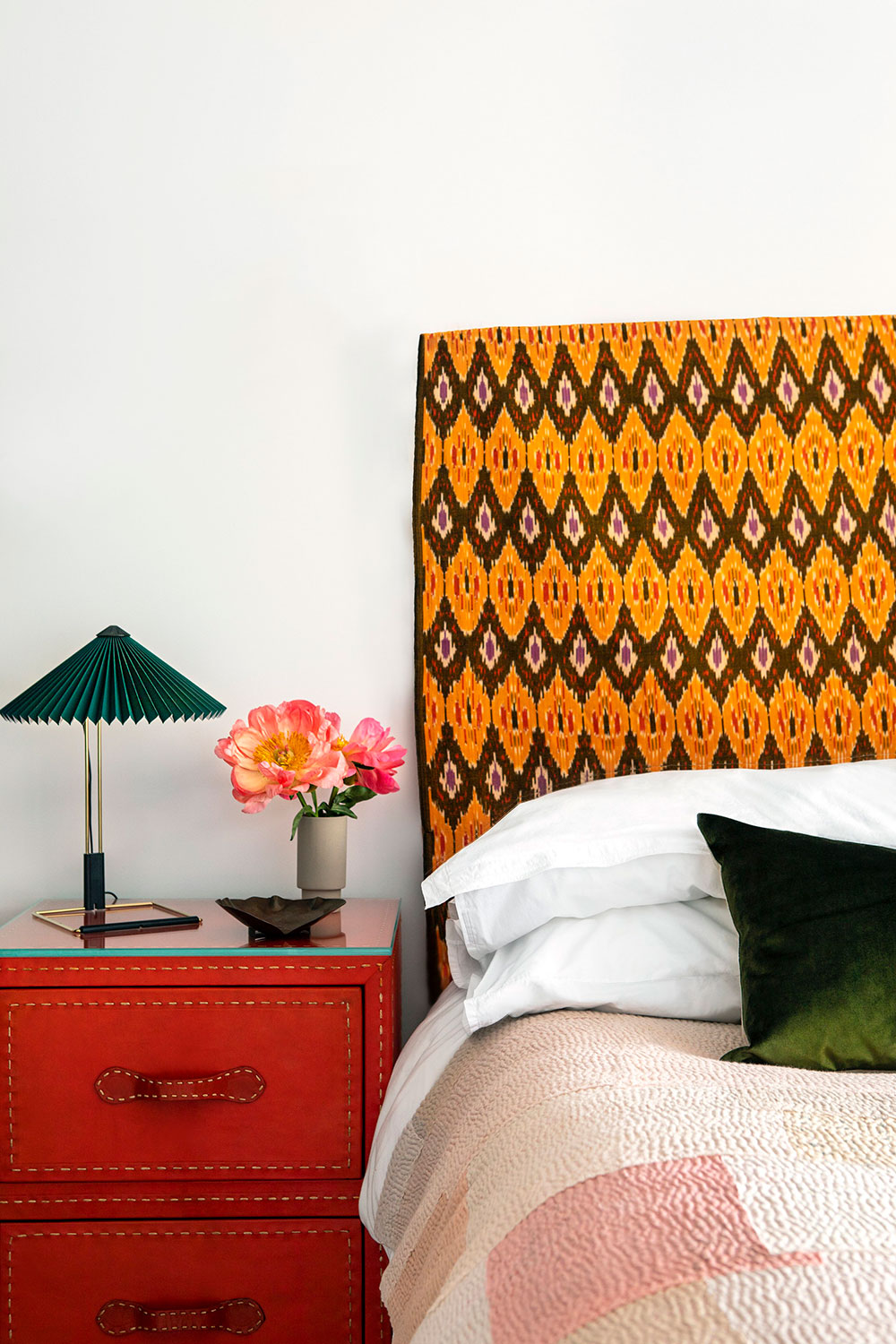 纽约明亮黑白公寓的彩色魅力-11