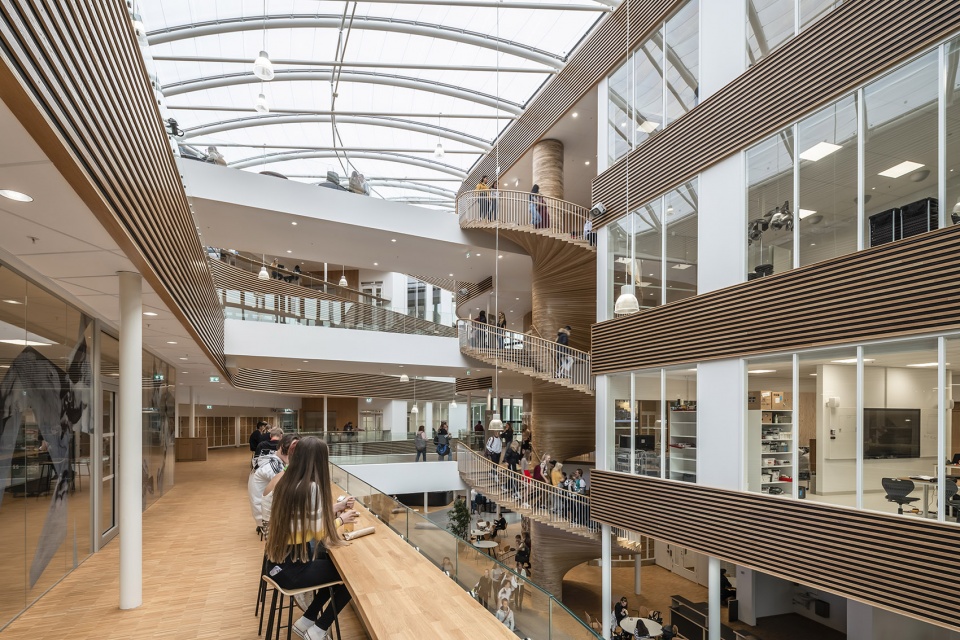 霍滕高级中学-19