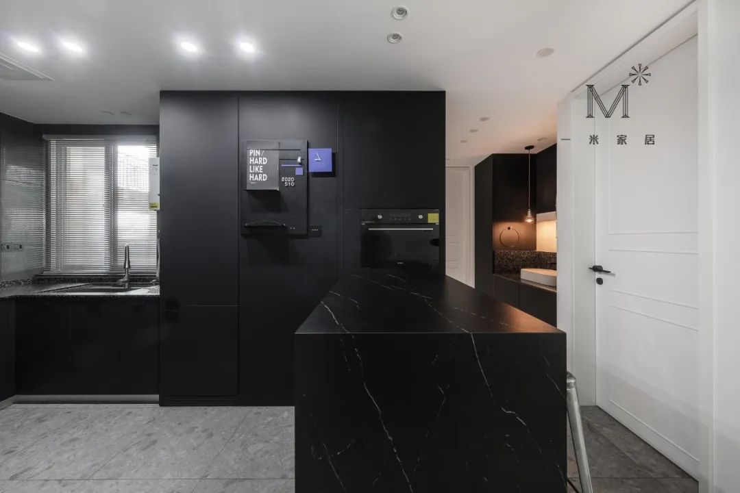 90㎡现代婚房 | “黑白灰”的纯粹浪漫-20