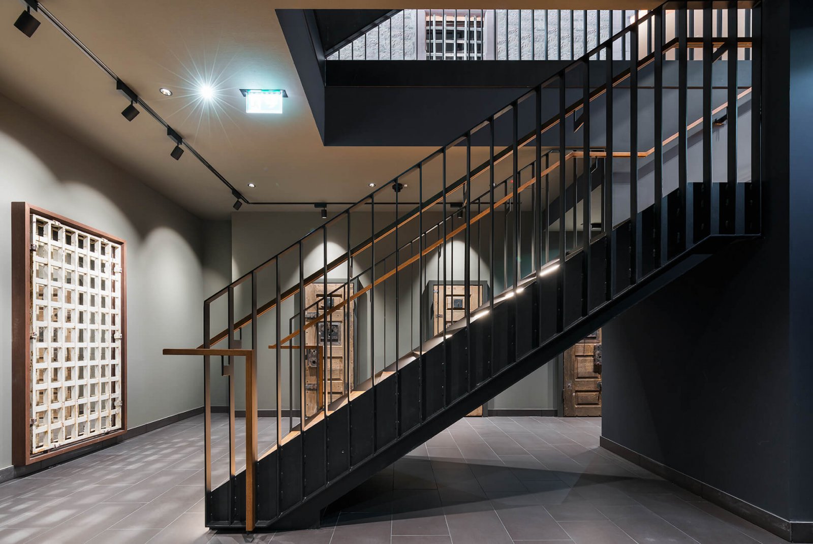 发现监狱的奢侈和自由-15