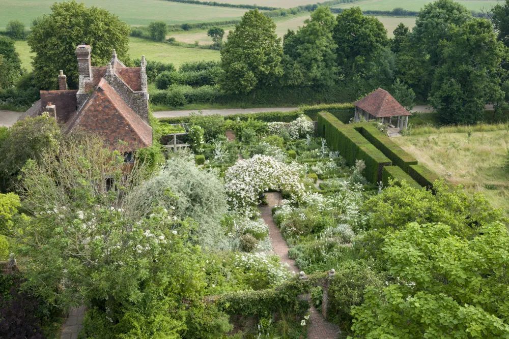 一个设计，一个栽种，夫妻协力打造的复古花园-37
