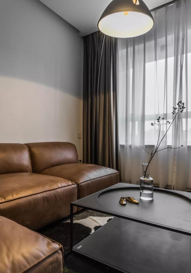 90 后婚房爆改,简约灰色调中的活力与诗意-9