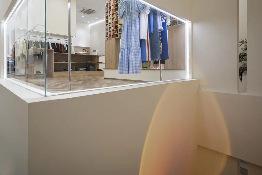 秋风萧瑟中的艺术与生活·大亦设计女装馆丨中国无锡丨大亦设计（江阴）-15