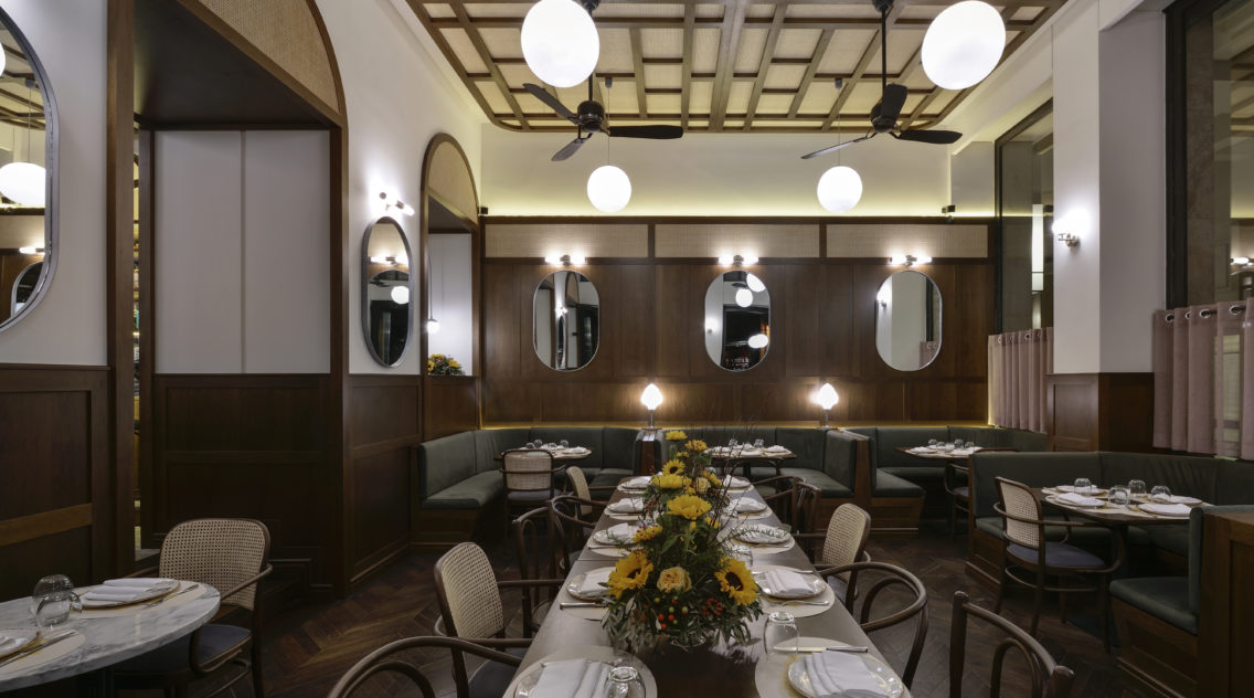 怀旧50、60年代 ILIOS 希腊雅典拱廊下的餐厅  Urban Soul Project-12