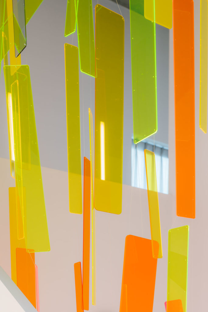 色彩螺旋楼梯,自然元素与建筑设计的完美融合-40