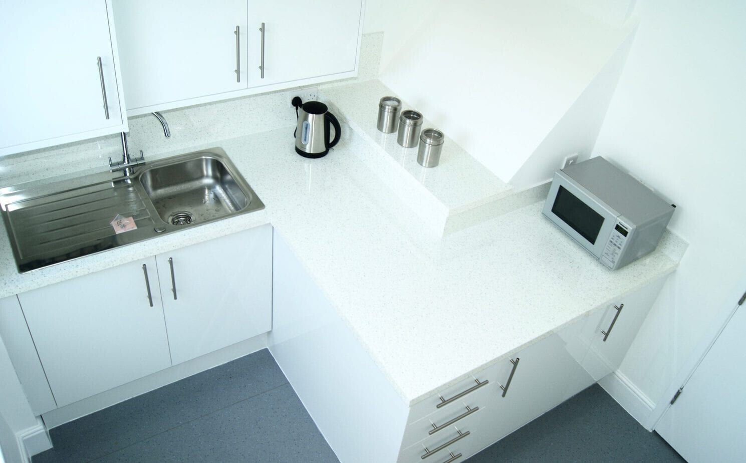 英国 Kent Reliance 银行旗舰店 · 150 年历史的精致翻新-27