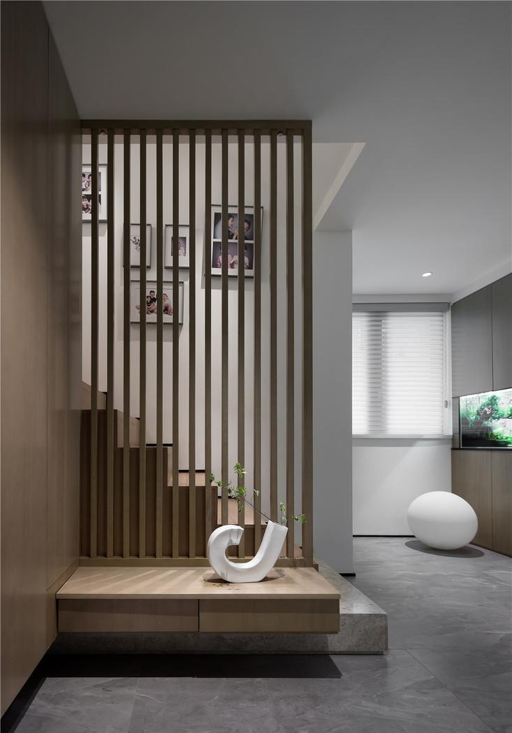 旧宅翻新变现代简约大宅,收纳空间丰富-8