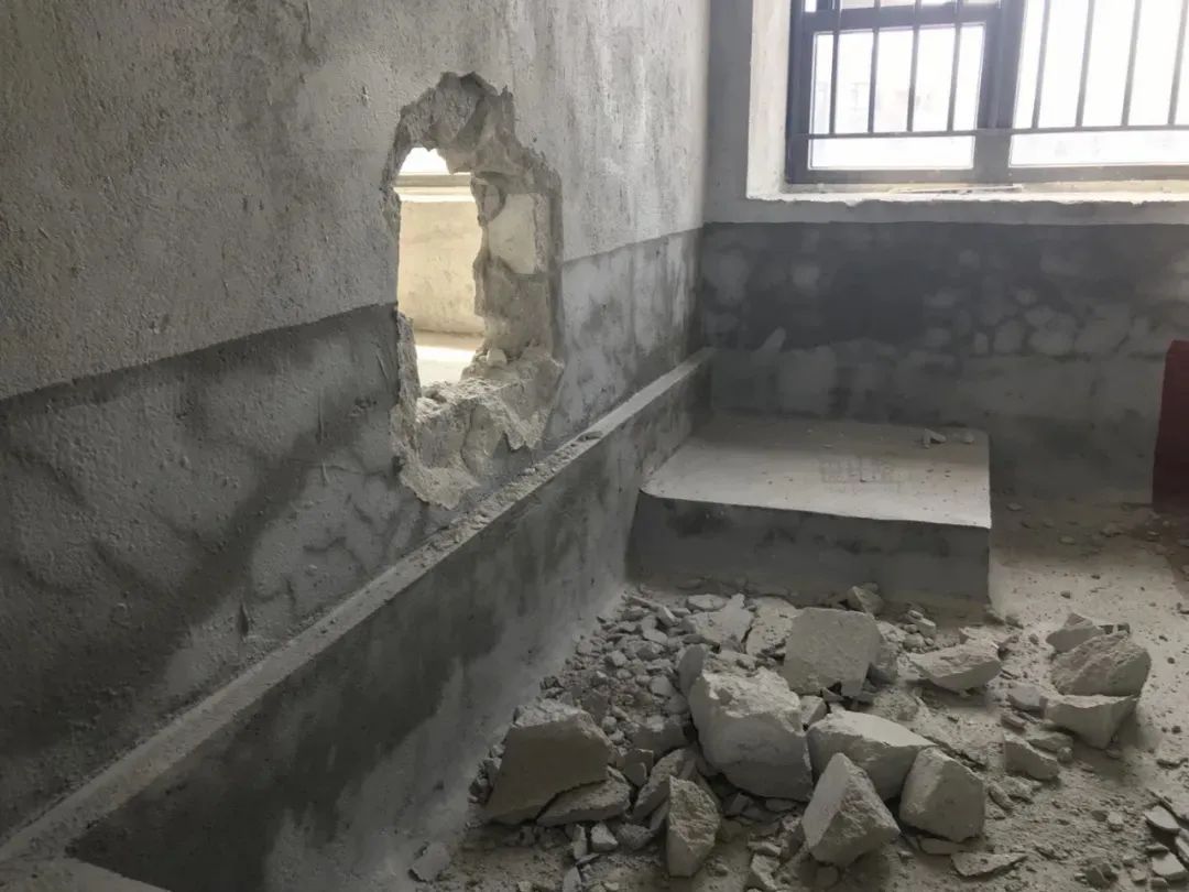 杭州业主敲承重墙致整栋楼变危房丨中国杭州-39