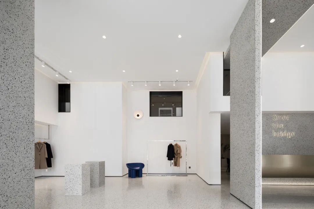 嘉兴 over the bridge 高端旗舰店 | 创新设计诠释素白空间-53