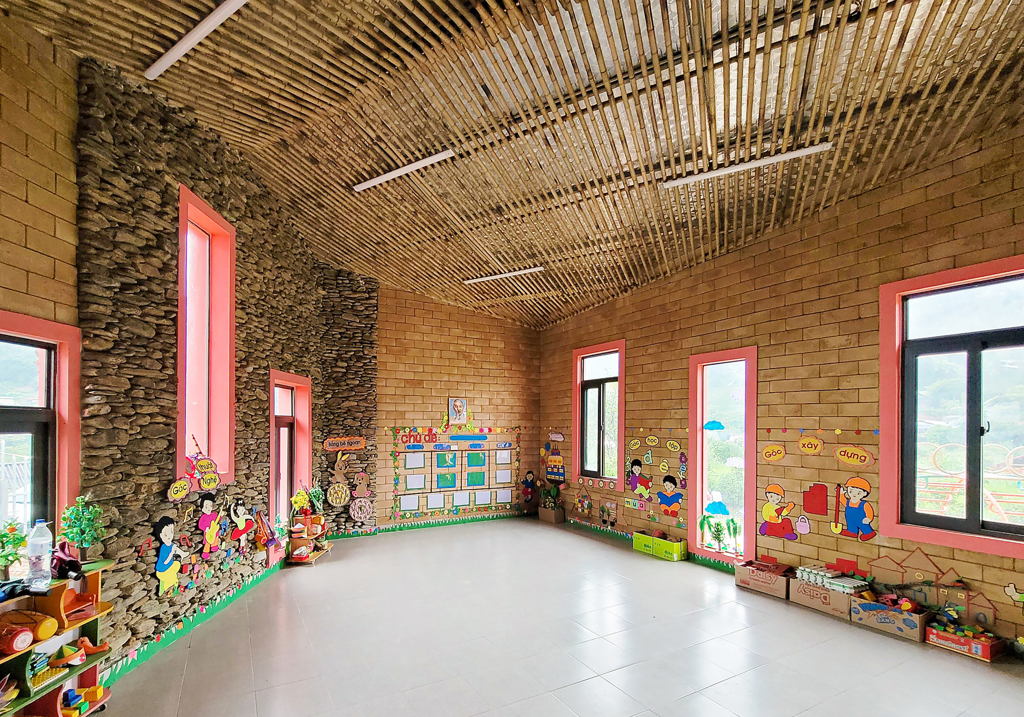 Hang Tau Kindergarten and Primary School / 1+1>2 Architects-16