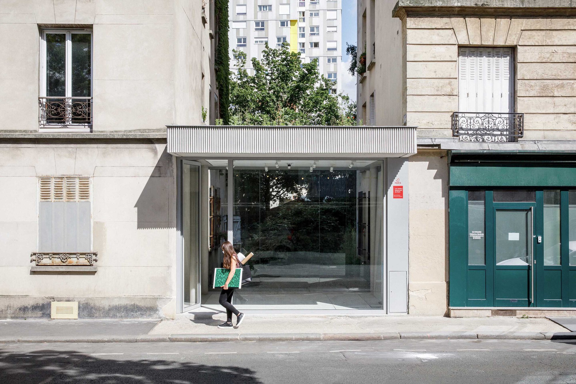 Atelier des Beaux-Arts Glacière Exhibition Showcase / Bien Urbain – atelier d’architecture -23