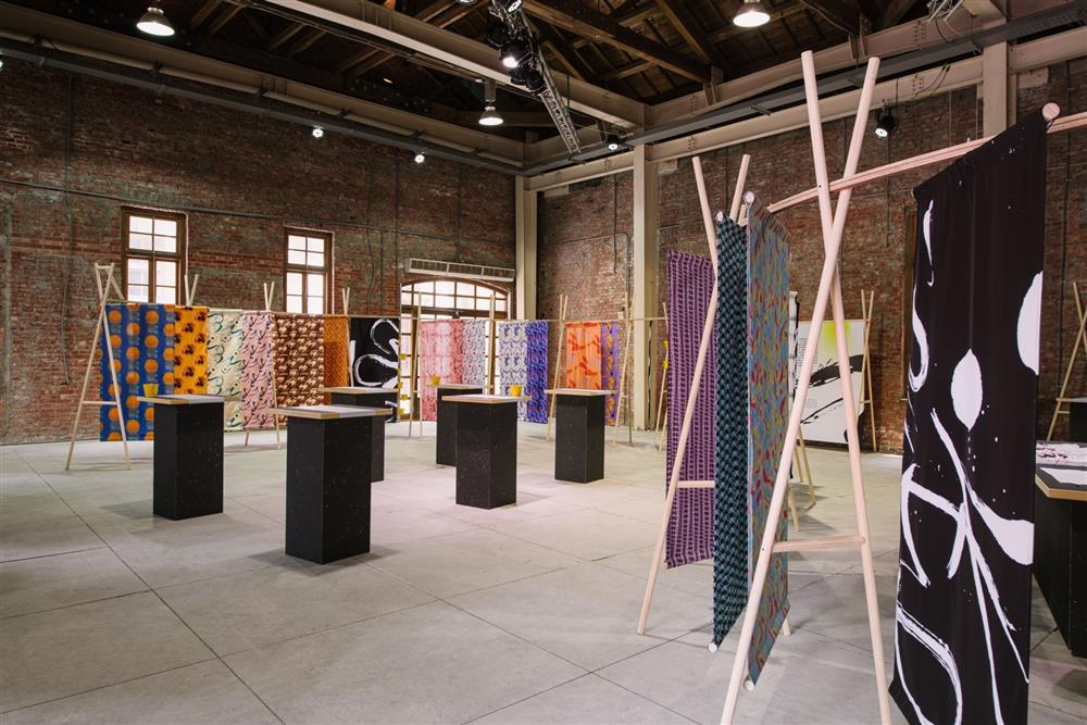 藝術時尚跨界展《讀衣》展場製作丨草字頭-9