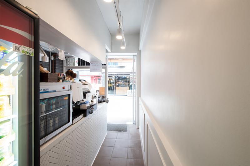 简约 8 坪韩式快餐店设计，空间利用的极致展现-8