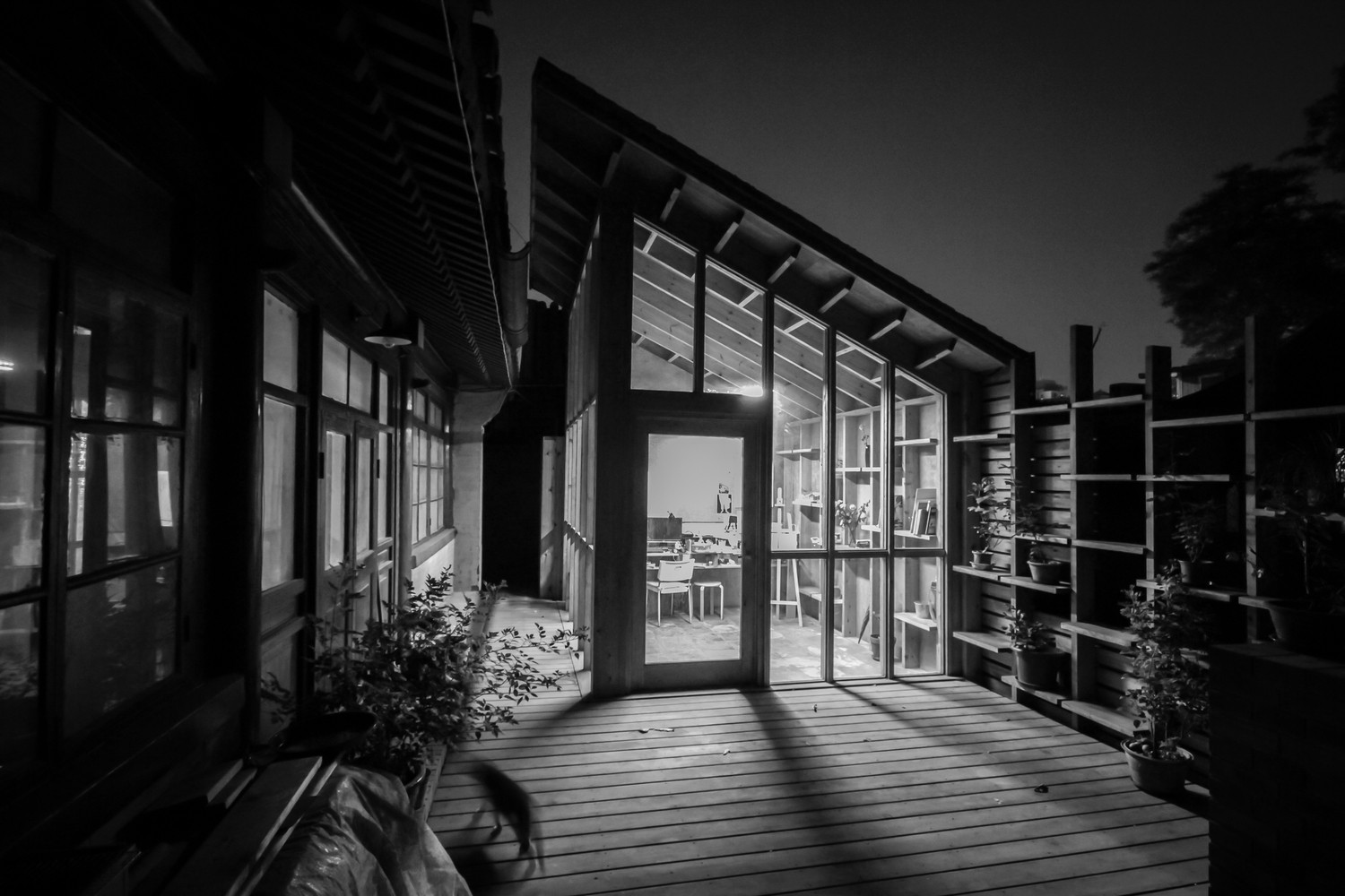 胡同画室——墙体像素化，木架结构打造连续统一视觉效果-5