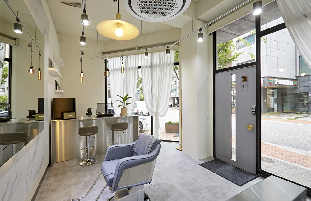 10 坪男性专用美容室设计，极简工业风打造舒适空间-4