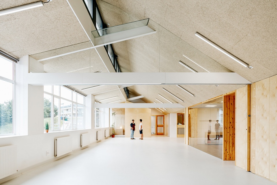 灵活多变的空间魔法,西班牙幼儿园蜕变重生-30