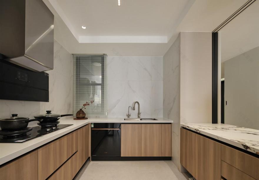 240平意式简约风家装设计-32