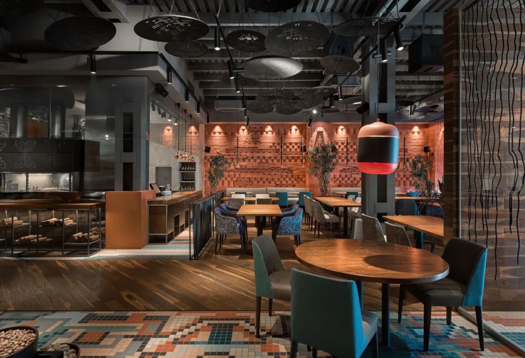 文化遗产和传统标志系统完美融合，打造出一家生动的餐厅-12