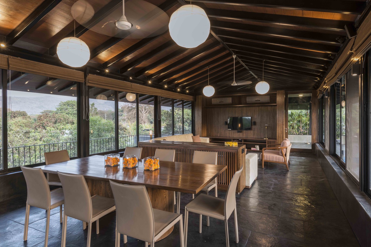 双胞胎别墅 | 红土墙与芒果树的庭院式家园-73