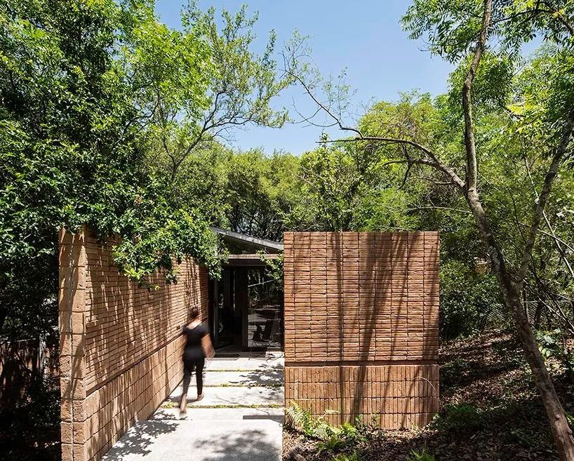 墨西哥森林的红砖屋住宅-26